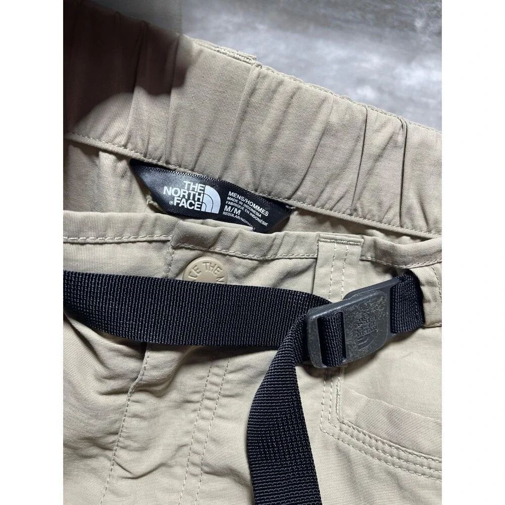 The North Face Cargo Shorts Men's Size Medium Beige Tan Hiking with Belt